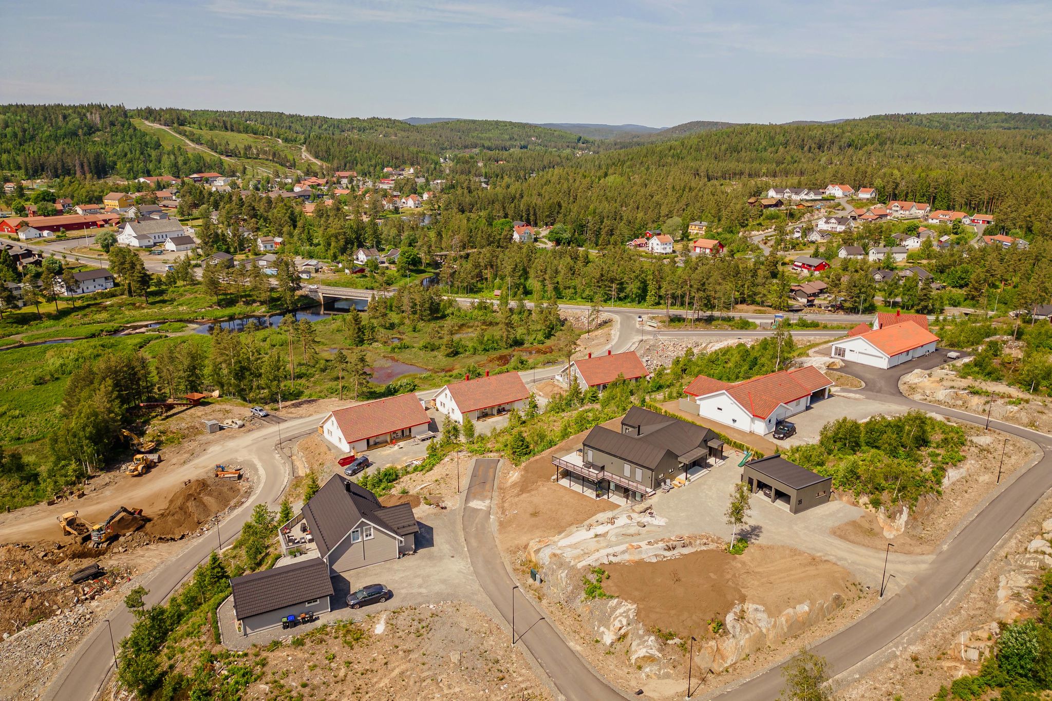 Tjennheia boligfelt med leiligheter og eneboliger på Vegårshei